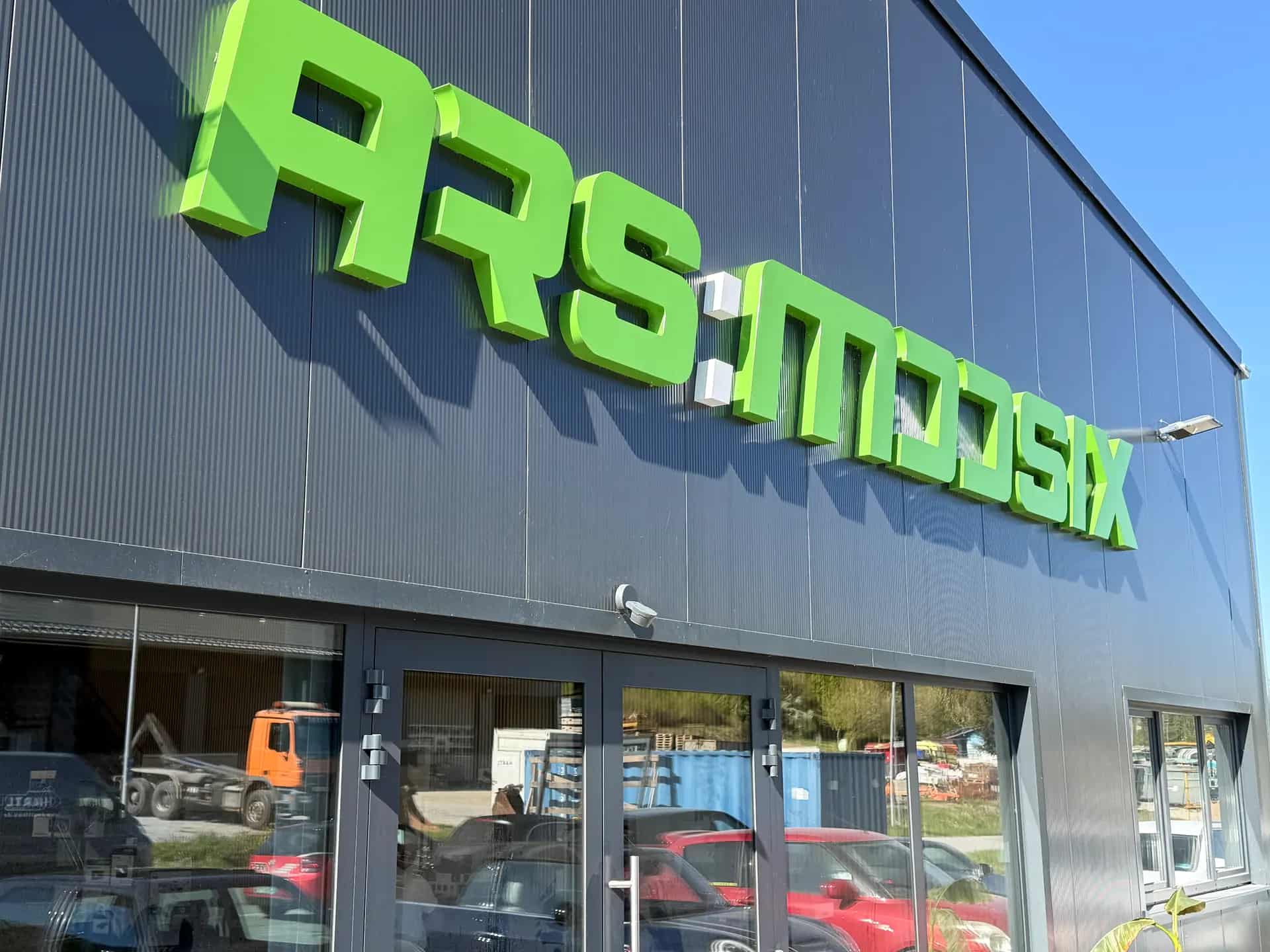 Carbon-Subwoofer im ARS:MOOSIX Car-HiFi-Showroom in Windorf bei Passau