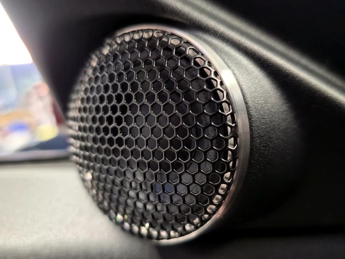 Hochtöner in der A-Säule des Range Rover Evoque